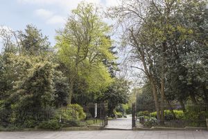 Gates to Waterlow Park- click for photo gallery